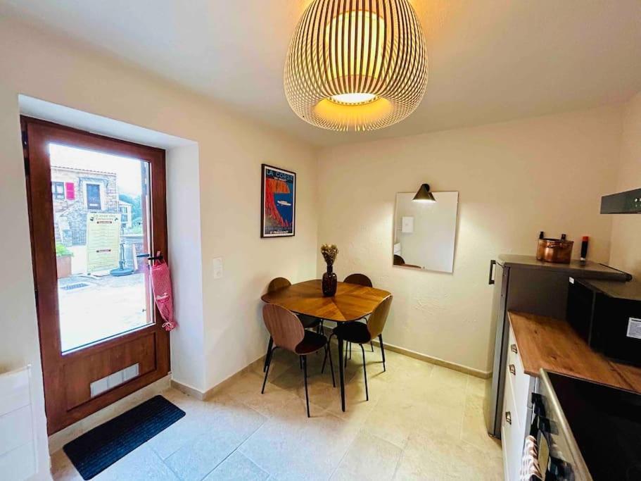 Charmant Petit Appartement Place De L Eglise Пяна Екстериор снимка